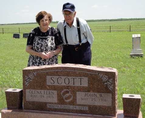 Olena Fern (Davis) & John R. Scott gravestone